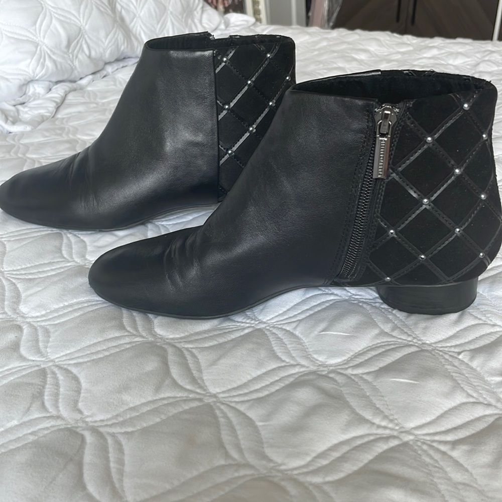 Black Flat Boots